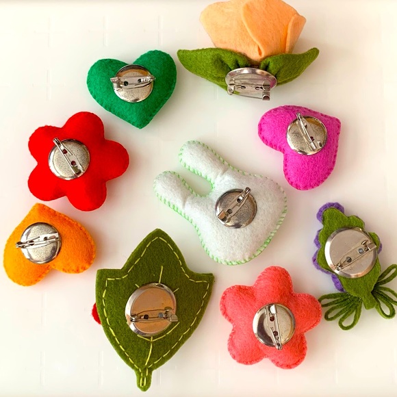 Handmade Heart/Flower/Grape/Rabbit Felt Pin/brooch NWOT - Picture 3 of 12